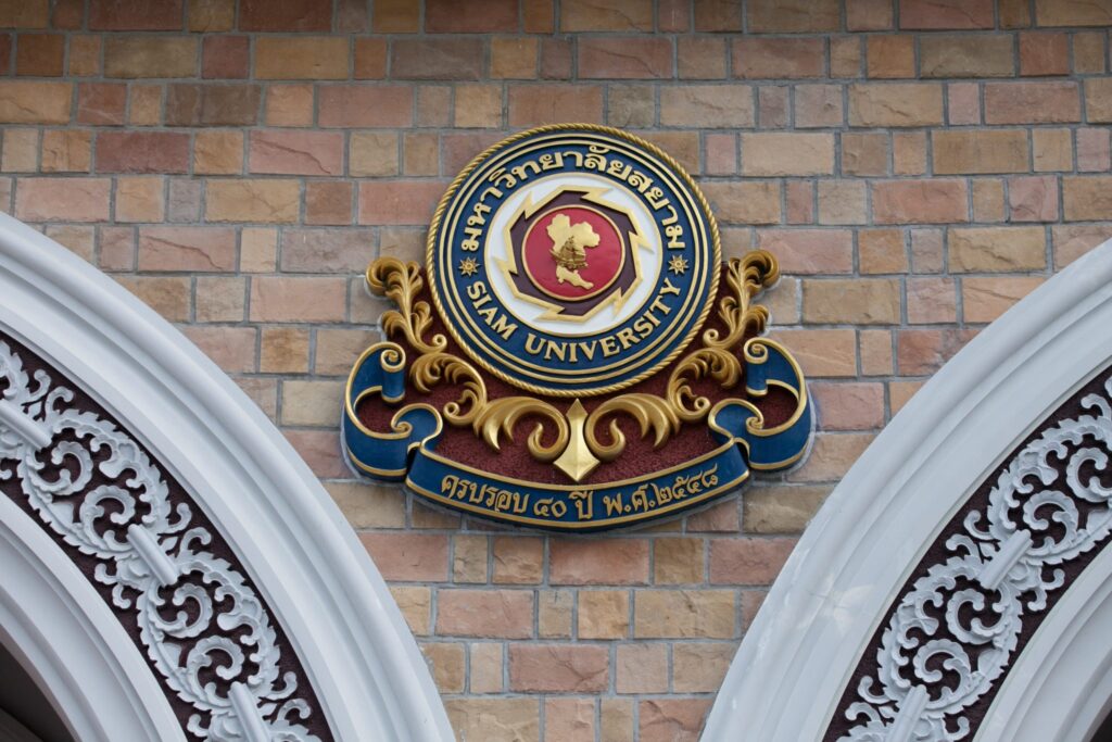 elephant-gate-crest